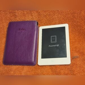 Kobo Glo 2GB, Wi-Fi, 6in eBook e-Reader- N613 - WHITE,  ROOTS CASE